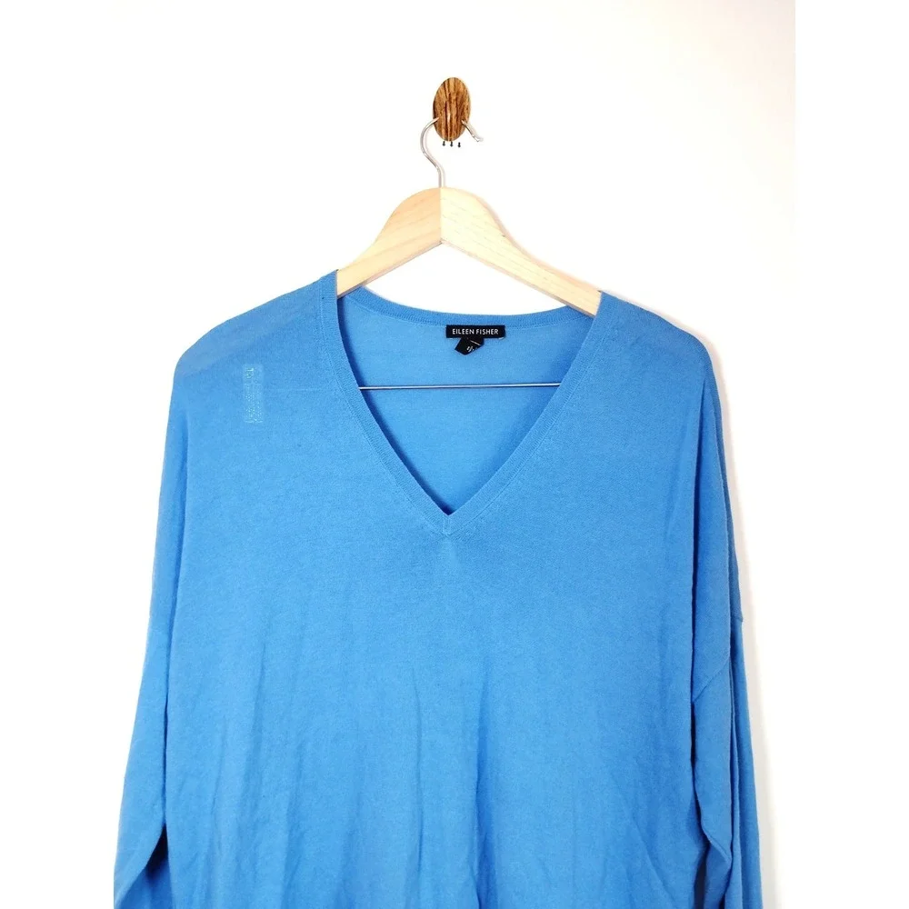 NWOT Eileen Fisher Tencel Blue V-Neck Lightweight Long Sleeve Sweater Preppy L - Picture 3 of 10